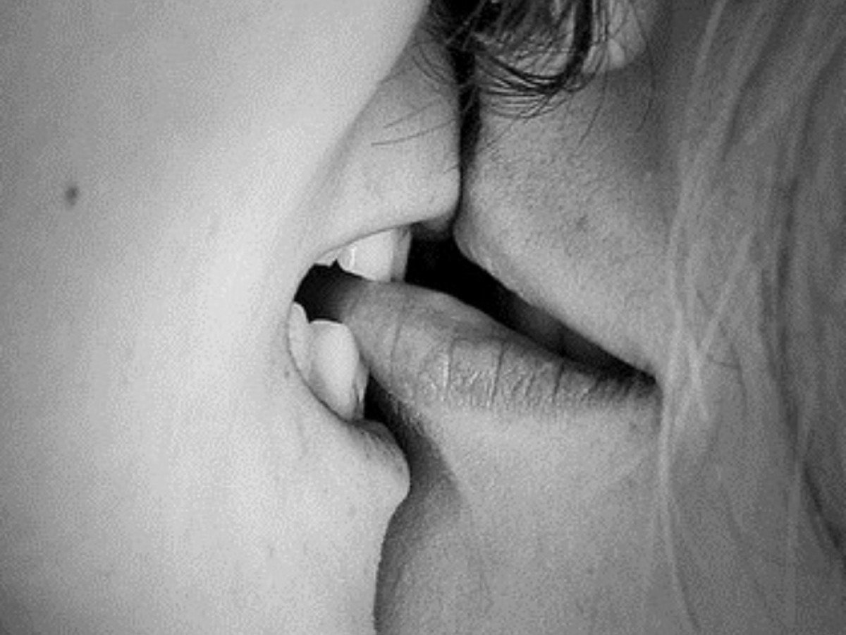 страстный поцелуй с языком картинки