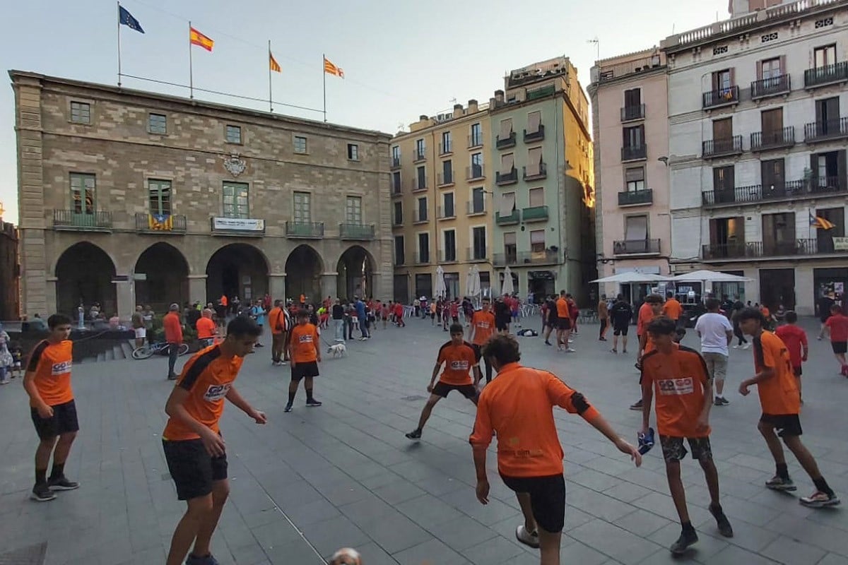 El Futbol De La Font Desapareixer Si La Gespa Del Camp De Les Cots No