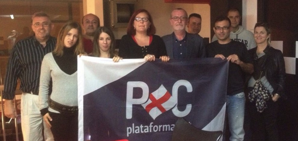 Sostenint la pancarta de PxC, Jordi Pere Casanova és el 6è (començant per l'esquerra) que apareix a la foto.