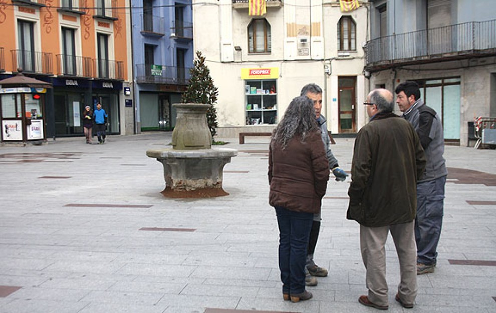 Polèmica pel retorn del banc circular a la plaça Sant Eudald