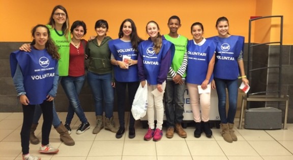 Grup de voluntariat d'alumnes solidaris, en el Gran Recapte