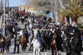 200 cavalls i 30 carruatges reten homenatge a Sant Antoni a Terrassa