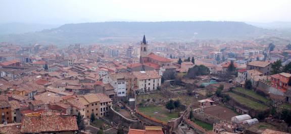 La ciutat de Berga amb el campanar de Sant Francesc al centre (arxiu).