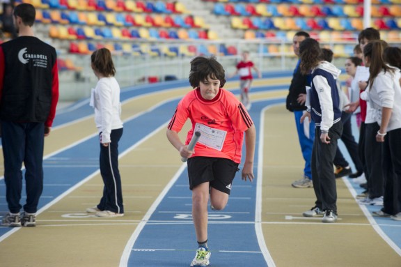 Imatge d'un infant practicant atletisme