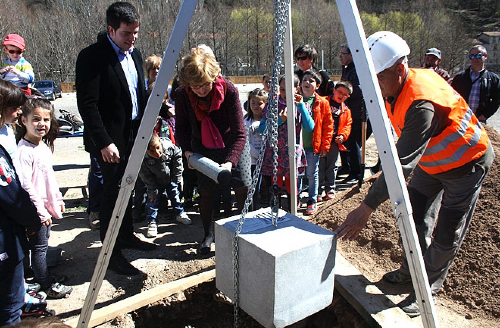 Acte de col·locació de la primera pedra de la nova escola de Campdevànol