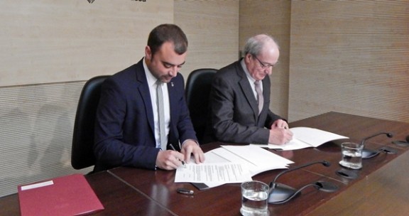 Jordi Ballart i Ignasi Cusidó firmant el conveni