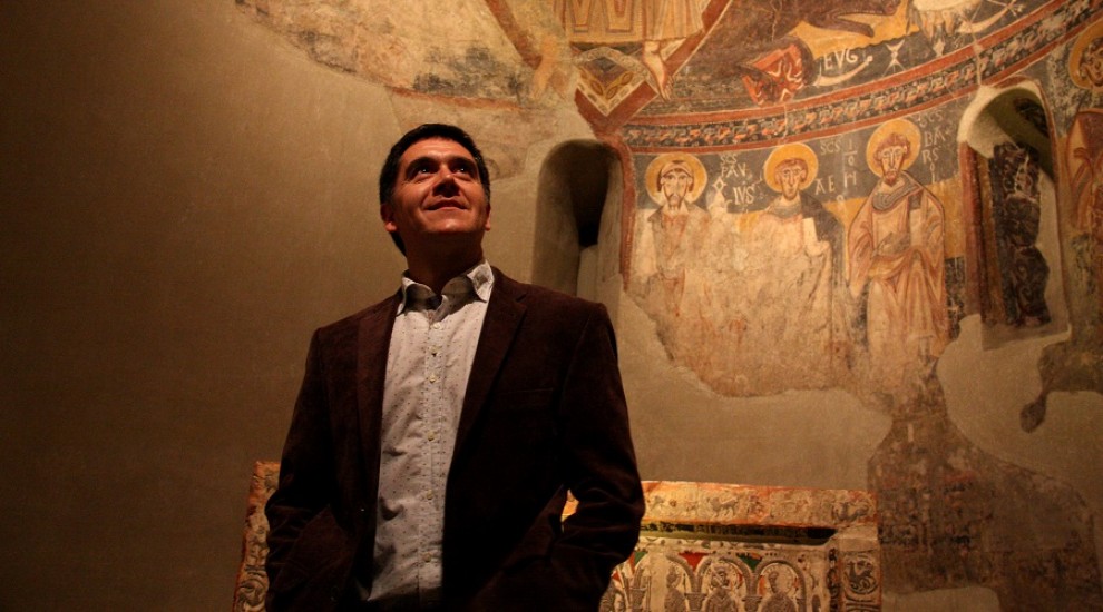 Gironell a sota d'un absis amb pintures del romànic al MNAC