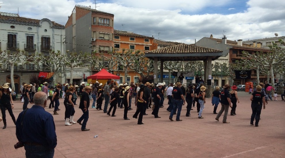Uns 200 aficionats al country es van citar a Tremp