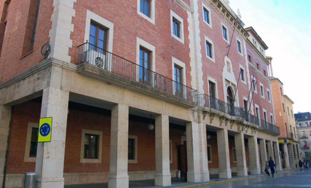 Façana de l'Ajuntament de Tortosa.