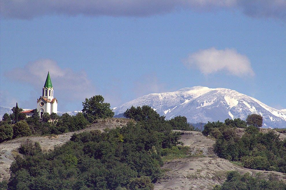 Els Pirineus des de l'ermita del Puig-Agut de Manlleu