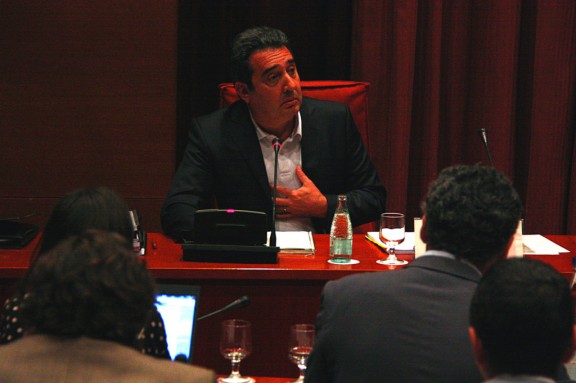 Manuel Bustos en la comissió  duta a terme al Parlament 