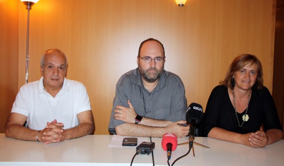 Tony Domènech, de Guanyem Sabadell i els dos regidors electes Miquel Soler i Marisol Martínez