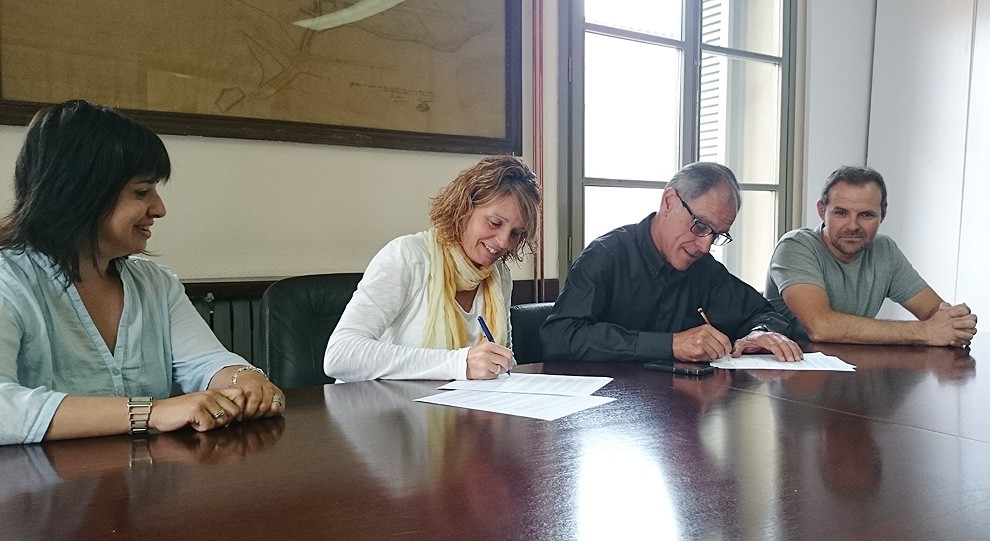 Signatura de l'acord de legislatura entre CiU i ERC a Montesquiu 