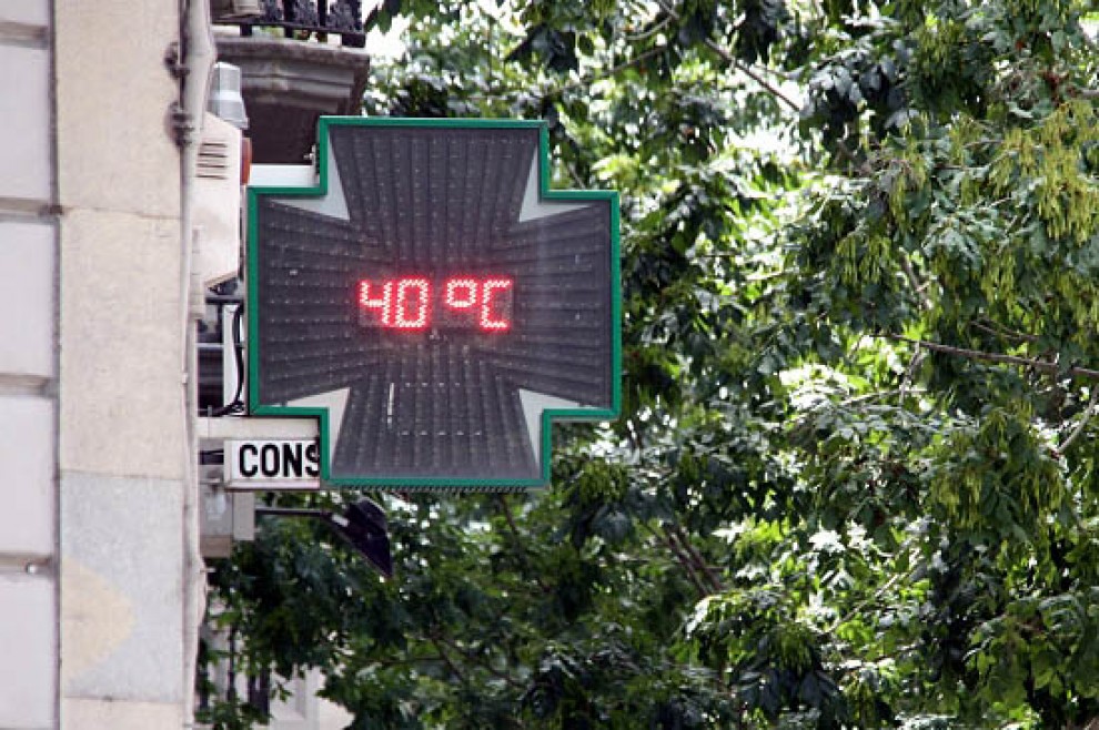 Un termòmetre del centre de Girona marcant 40 graus
