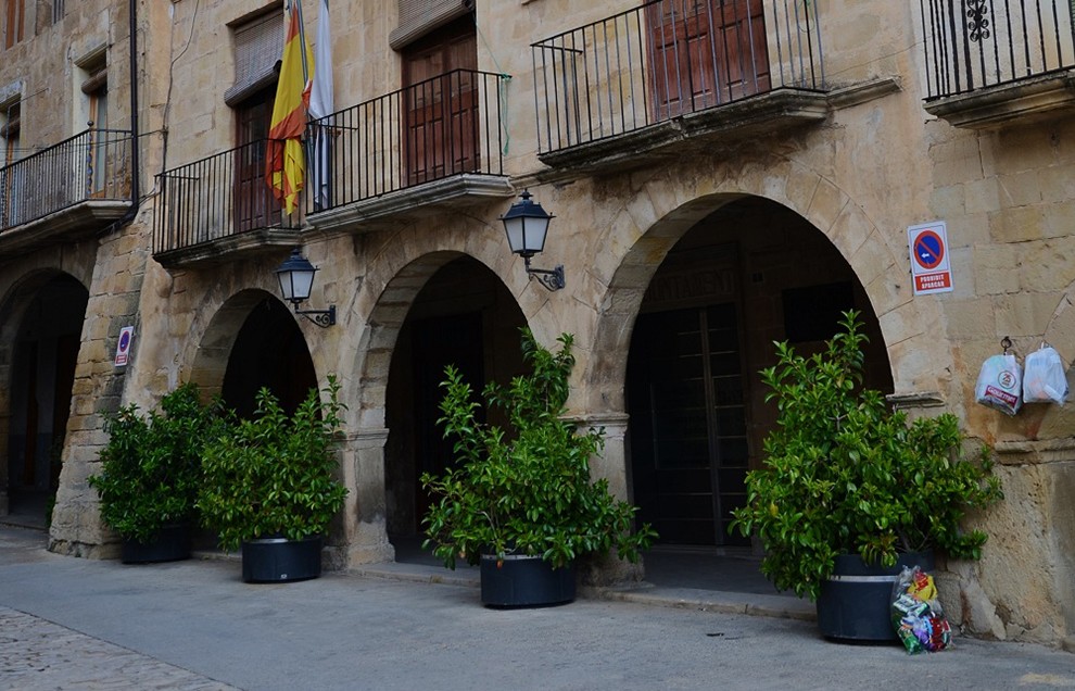 Façana de l'Ajuntament de Batea.