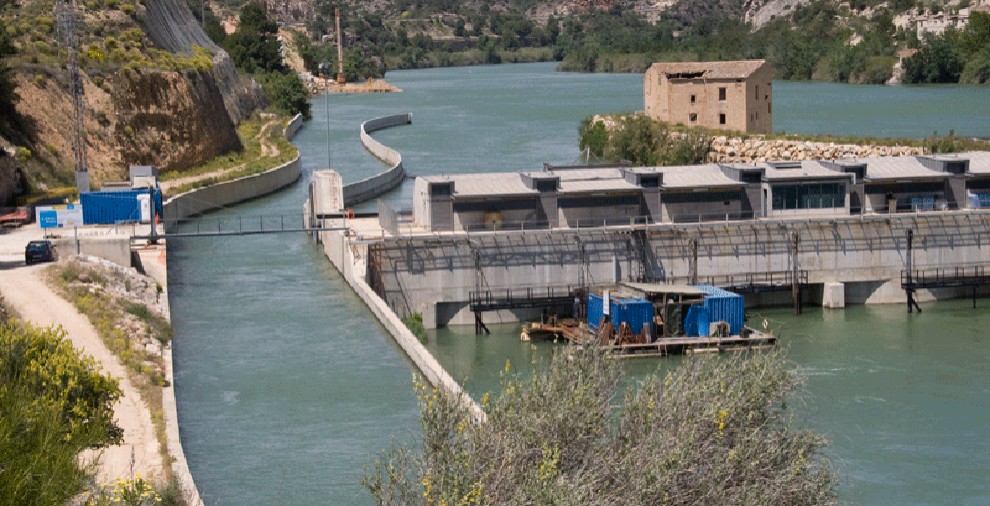 L'Assut de Xerta amb el seu molí i la central hidroelèctrica.