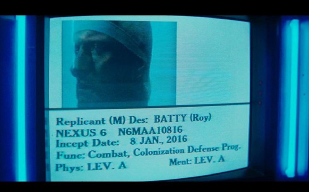 Fotograma de «Blade Runner» on es veu la fitxa de naixement de Batty