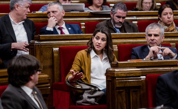 Primer ple del Parlament de la presidència de Carles Puigdemont
