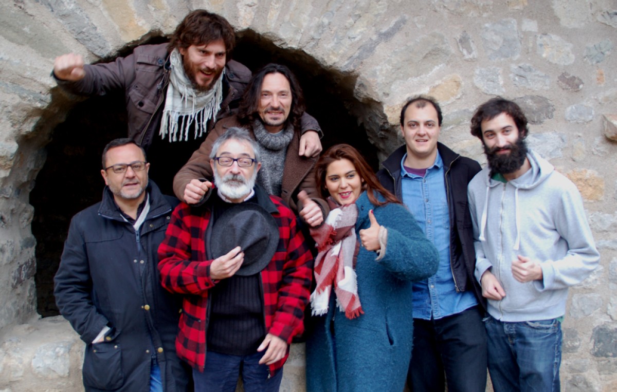 Alguns dels actors de la pel·lícula Pàtria amb membres de l'Ajuntament de Guardiola