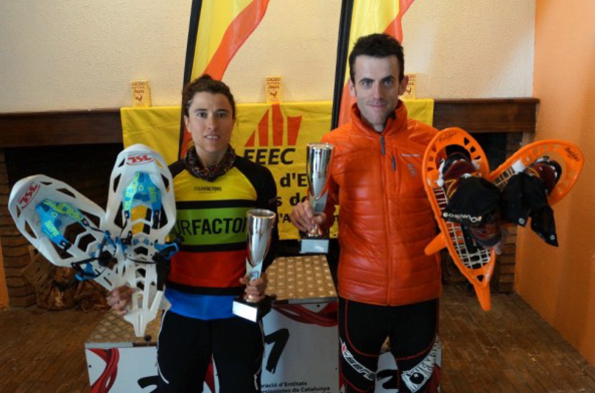 Els berguedans Rosa Valls i Jordi Uró, campions de Catalunya de raquetes de neu.