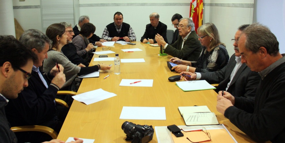 Pla general de la reunió que ha tingut lloc a Rosselló 