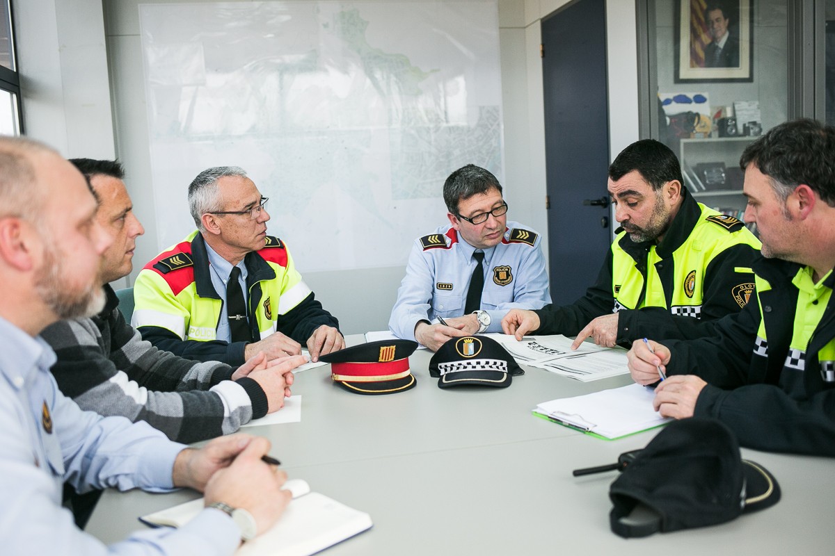Reunió de treball entre els Mossos d'Esquadra i la Policia Municipal d'Olot.