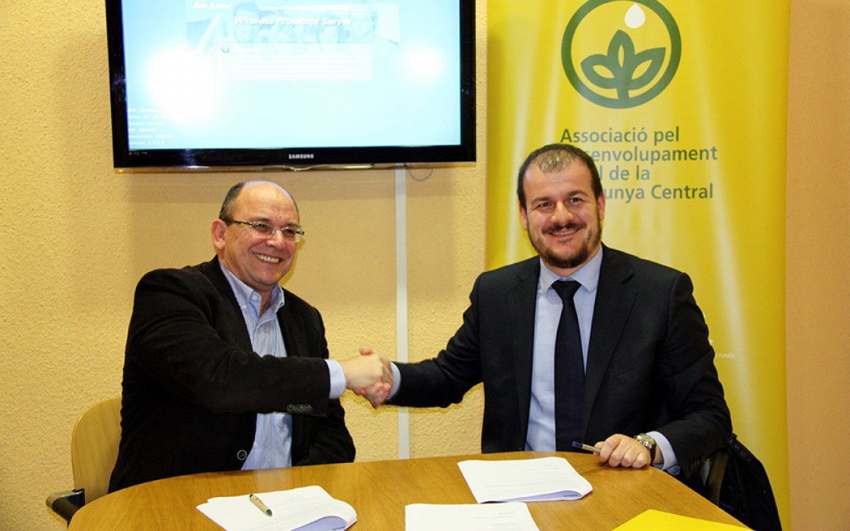 El president de l'Associació pel Desenvolupament Rural de la Catalunya Central, Toni Clement,i el director del Berguedà del BBVA