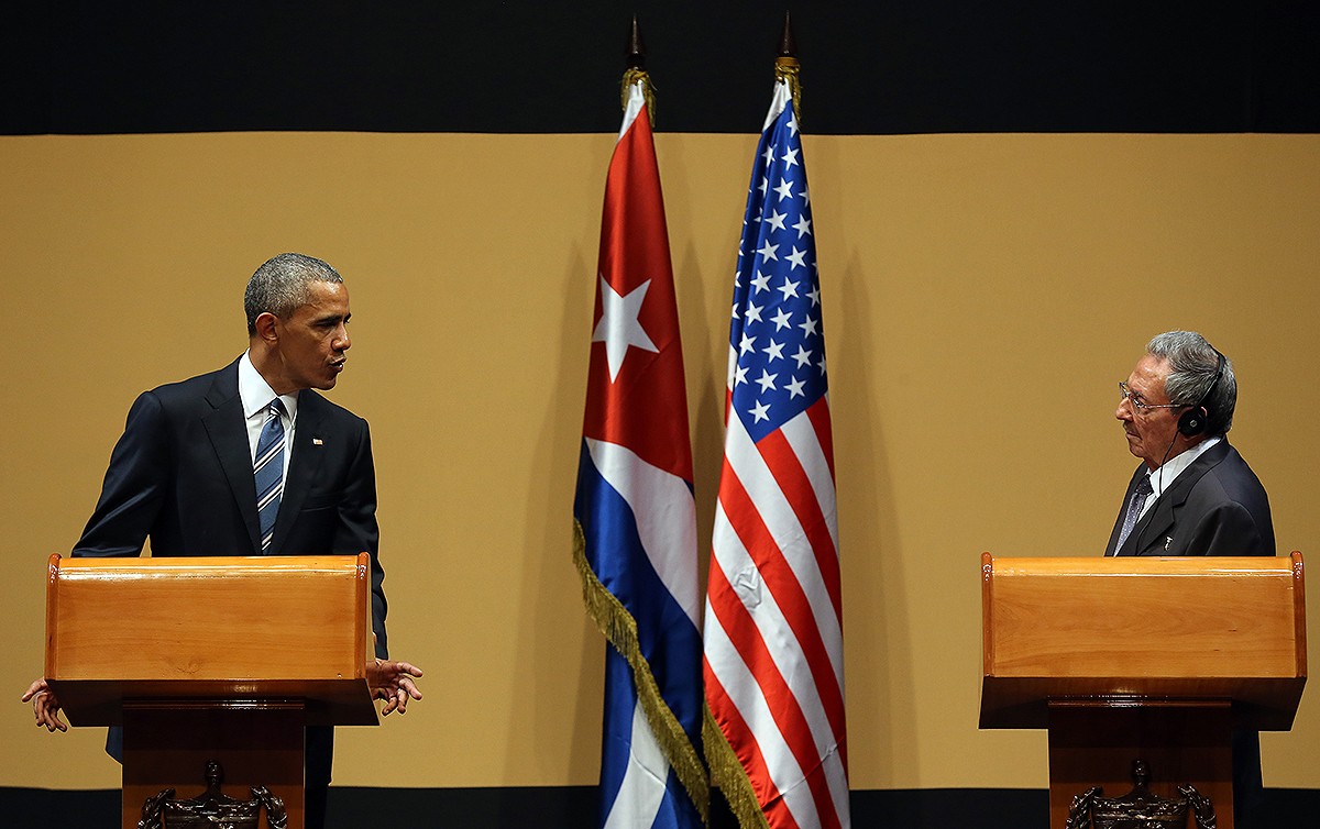 Els presidents Raúl Castro i Barack Obama, aquest dilluns en una roda de premsa a l'Havana 