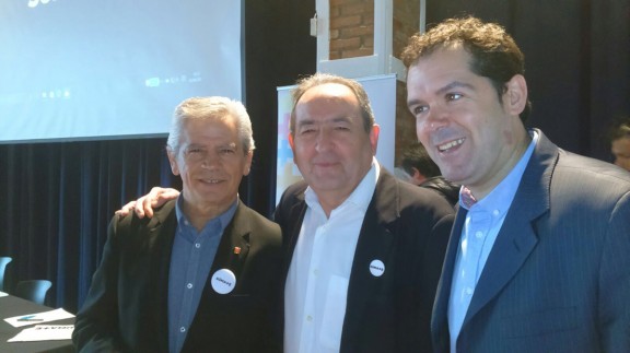 Manel Bueno, a la dreta de la imatge, amb José María Clavero al centre i Eduardo Reyes, a l'esquerra.