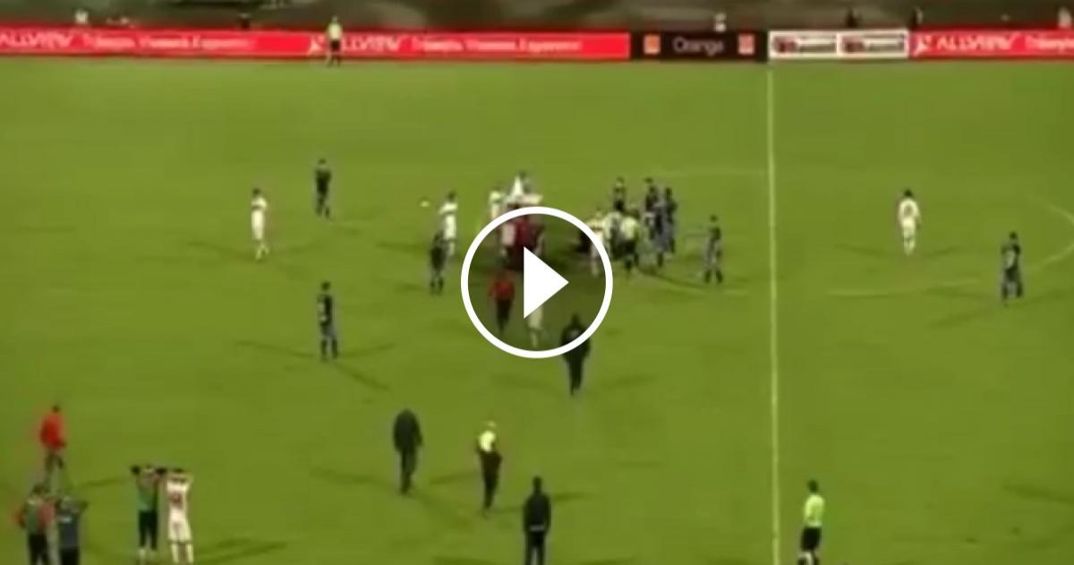 Vídeo del partit de la lliga romanesa on va morir un jugador