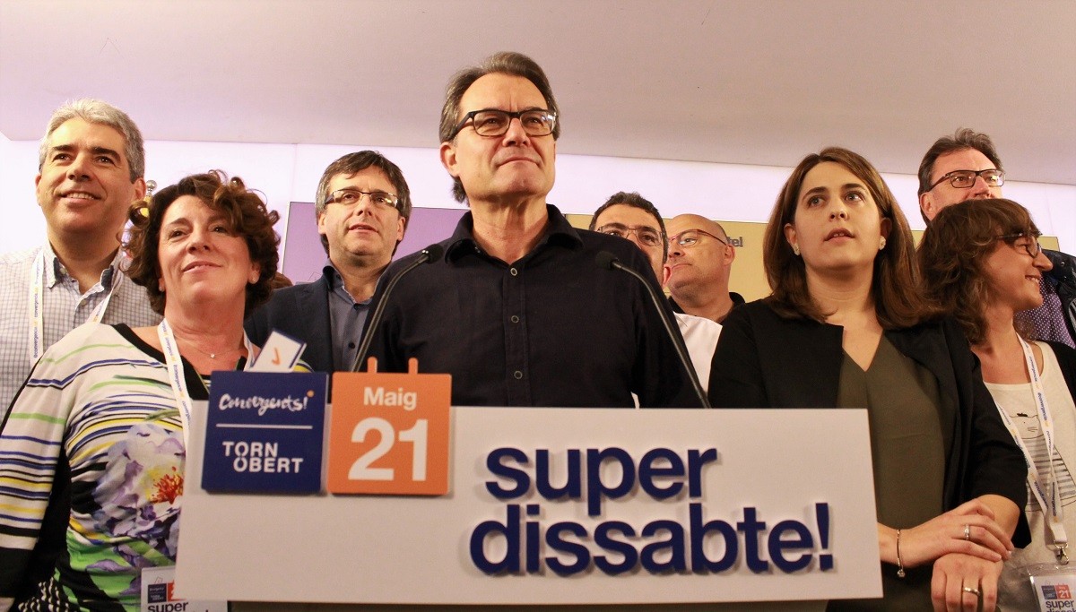 Artur Mas amb Sílvia Requena, Francesc Homs, Carles Puigdemont i Marta Pascal el «superdissabte»