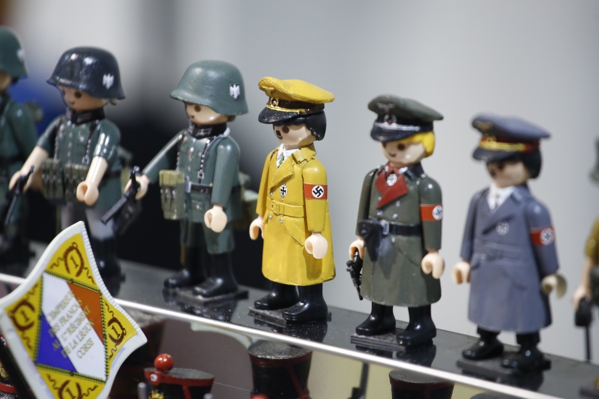 Imatges de Hitler i l'erxèrcit nazi a la Fira de Col·leccionisme Playmobil a Terrassa