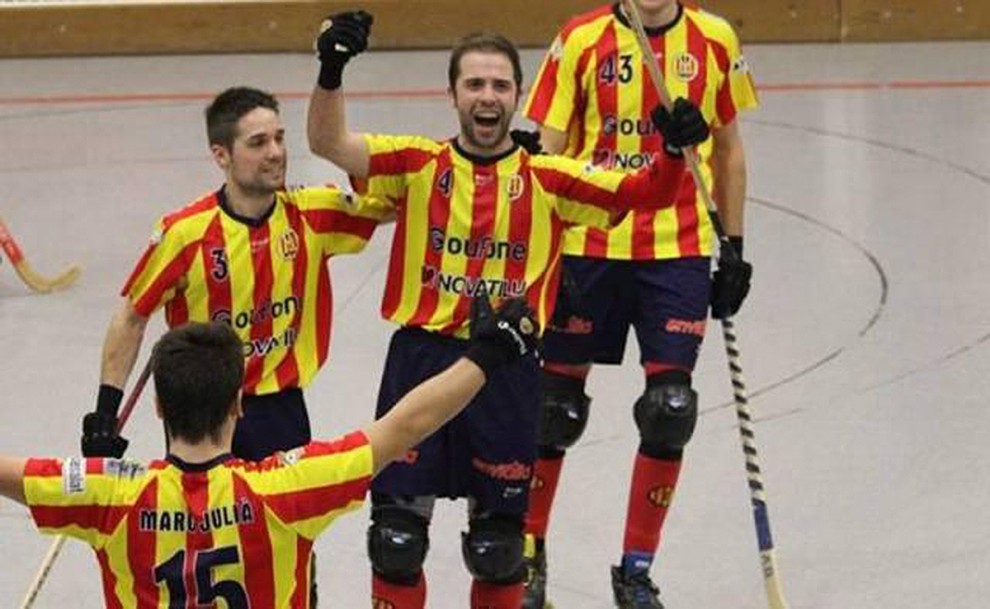 Jaume Farrés al centre celebrant un gol aquesta temporada