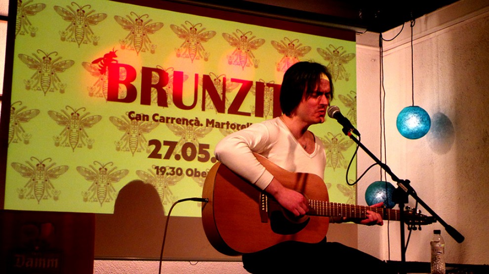 El cantautor Daniel Lumbreras, durant la presentació del Brunzit.
