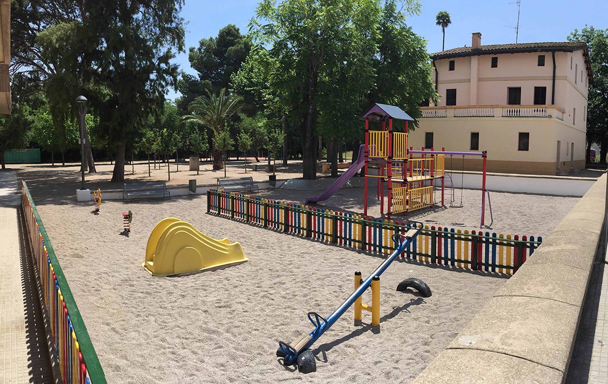 Imatge del parc infantil de l'Hort de Cruells de Roquetes.