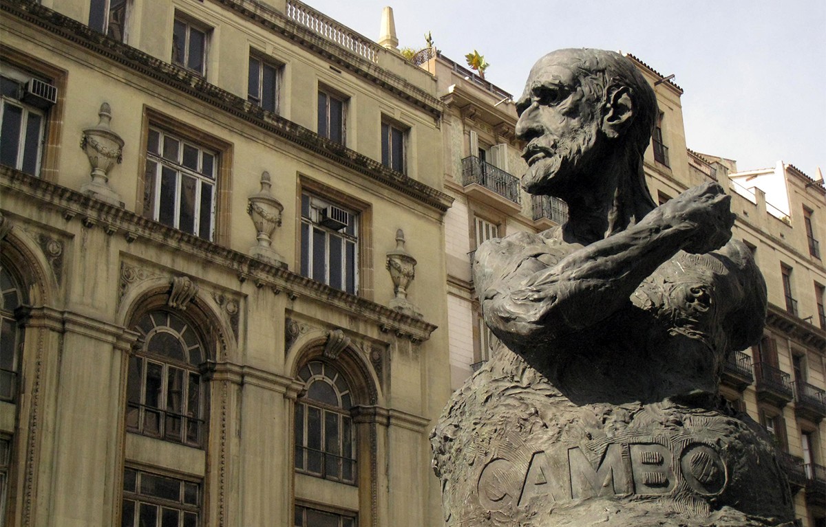 Estàtua de Francesc Cambó a la Via Laietana de Barcelona