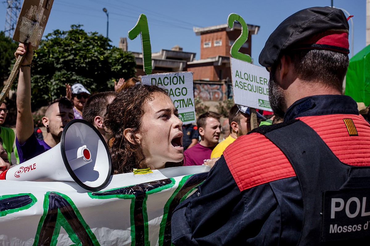 Activistes de la PAH protestant a Lleida