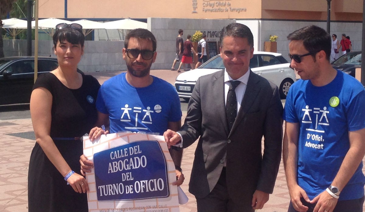 Els advocats d'ofici reclamant que se'ls dediqui un carrer  de Tarragona 