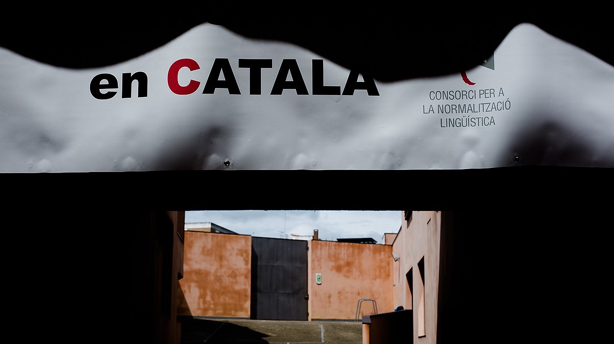 Pancarta a favor de l'ús del català. 