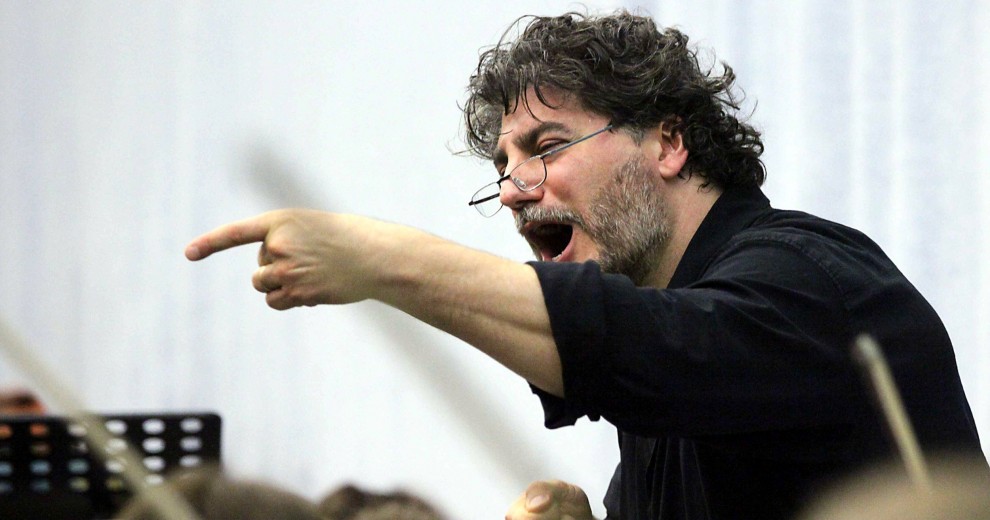 Imatge de José Cura, director convidat per l’Orquestra Julià Carbonell 