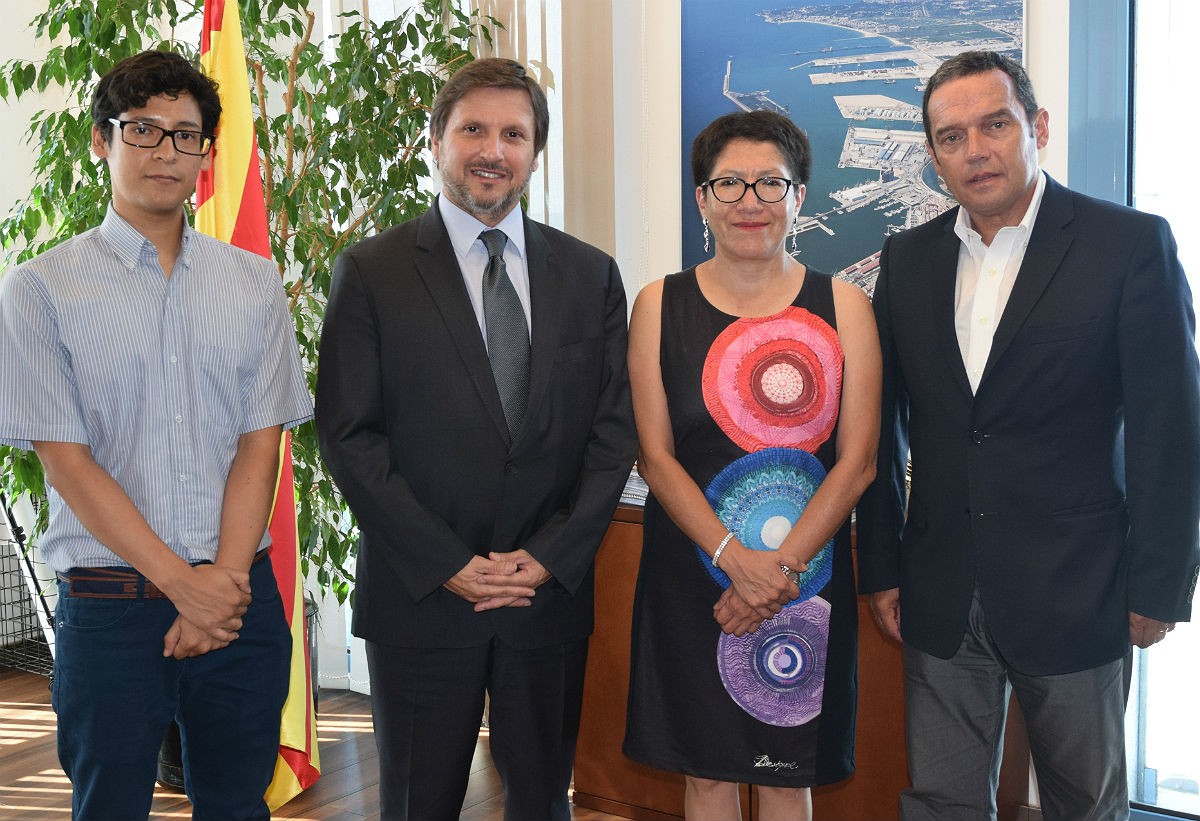 Al centre,  Josep Andreu, president del Port de Tarragona i Aurelia Ramírez, gerent de la Cambra de Comerç del Perú a Espanya 
