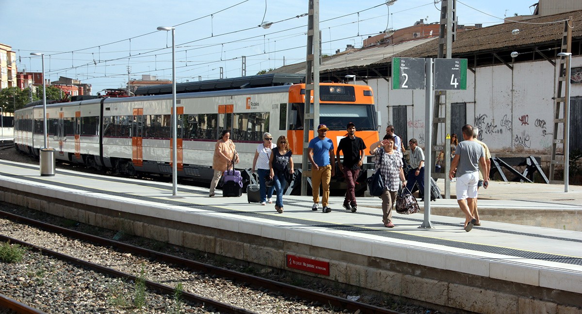 Arribada d'un tren de la línia R16 a Tortosa, en una imatge d'arxiu.