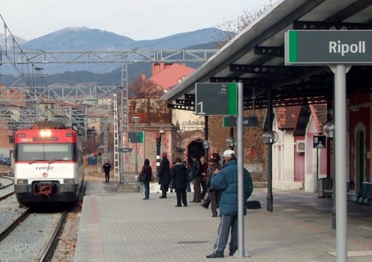Un comboi aturat a l'estació de tren de Ripoll, en una foto d'arxiu