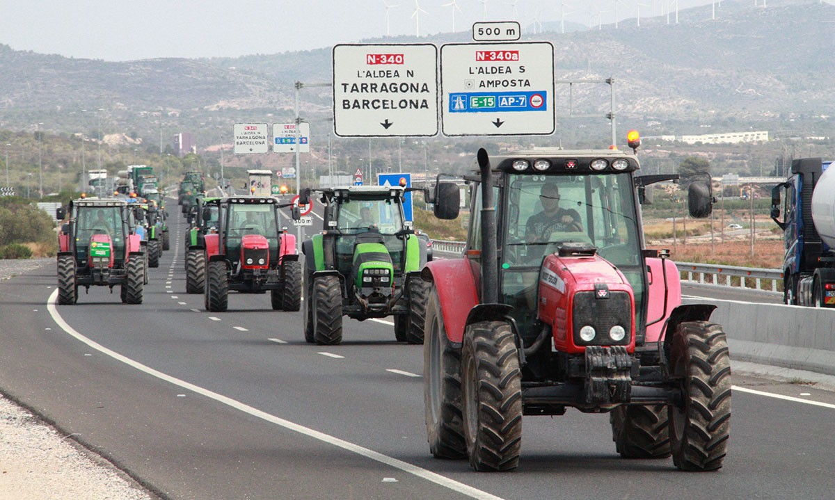 Marxa lenta dels tractors convocada amb anterioritat per Unió de Pagesos
