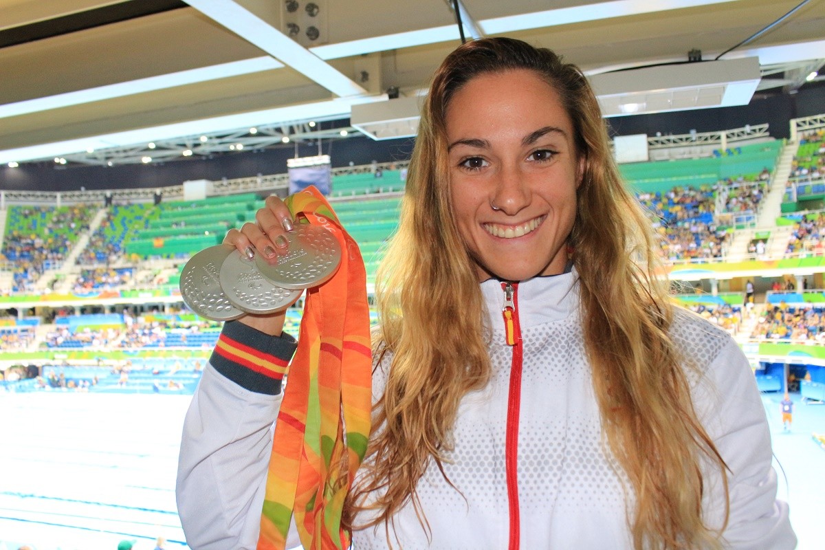 Sarai Gascón, amb les tres medalles aconseguides a Rio.