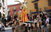 Vés a: Gil Vilarrasa i el seu equip passen a davant del Foment de les Tradicions Catalanes