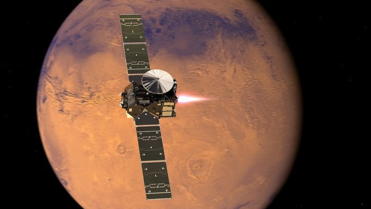Un satèl·lit sobrevolant Mart
