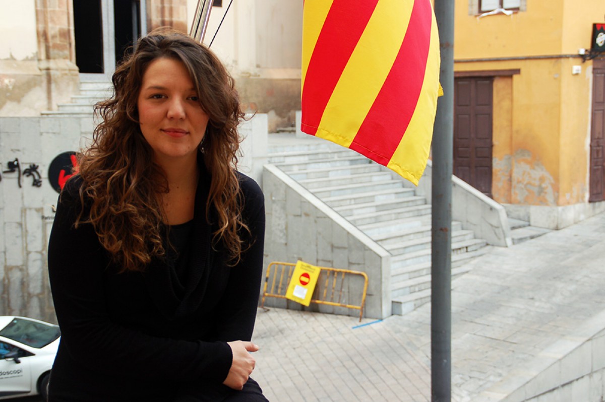 L'alcaldessa de Berga, Montse Venturós, al balcó de l'Ajuntament.
