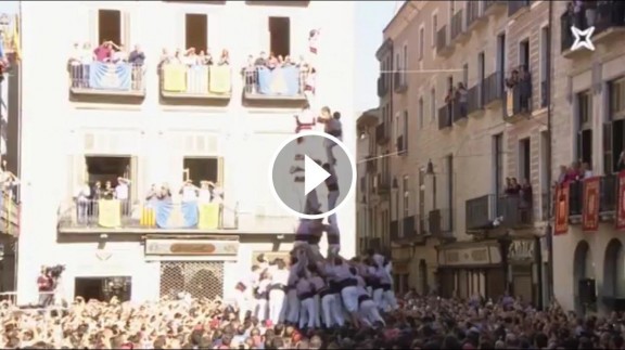 El 3 de 9 amb folre i pilar dels Minyons de Terrassa a Girona