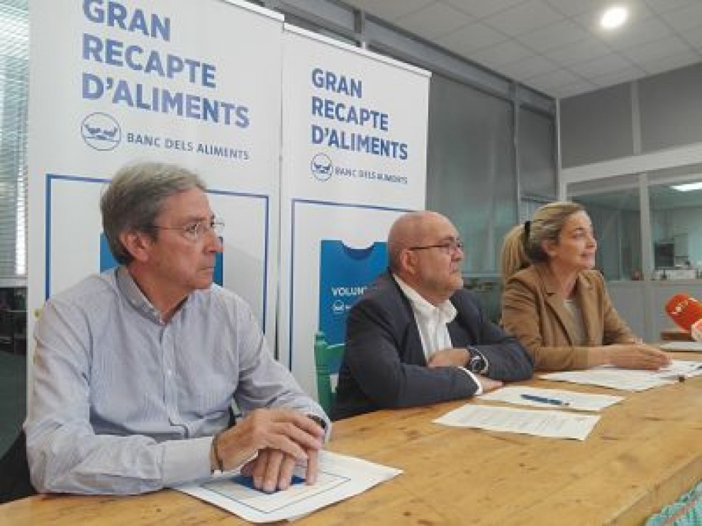 Francesc Llonch, Ramon Mora i Belén Giménez, del Bancs d'Aliments, durant la presentació de la campanya al Vallès Oriental